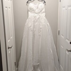 Wedding Dress | Strapless Lace Applique  Ball Gown | Size 14 (Street 12) | White